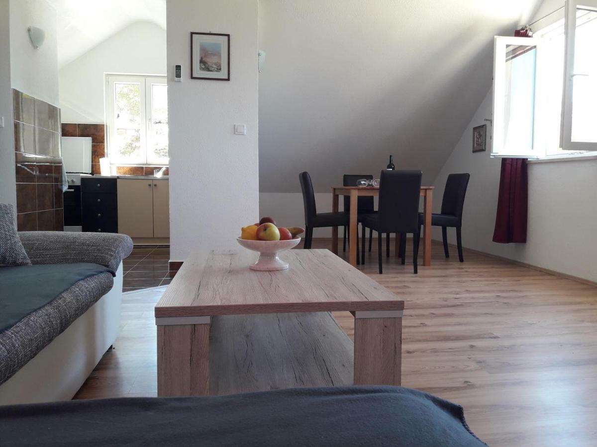 Apartmani Timon Bol Exterior foto